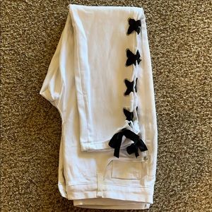 Venus White Jeggings w/ Black Tie-Detail